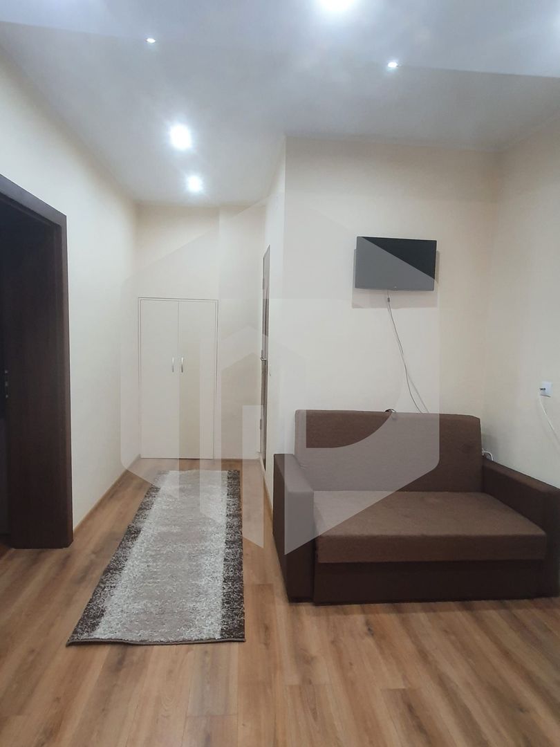 Apartament 2 camere in zona 9 Mai/ Renovat complet+ Pivnita+ curte - Poză 8