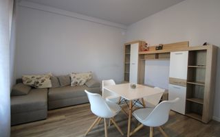 Casa cu 3 camere, locuri de  parcare, curte - Poză 1