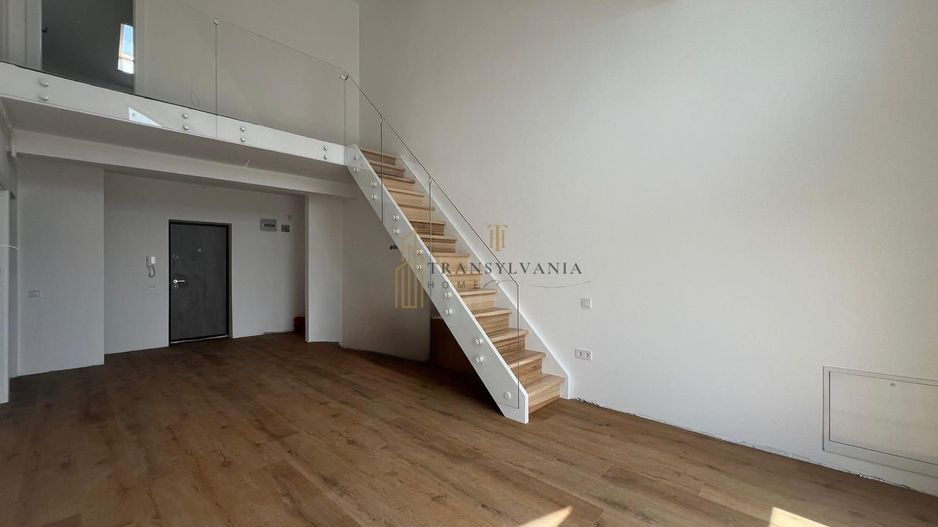 Apartament 4 camere, suprafata generoasa - Poză 2