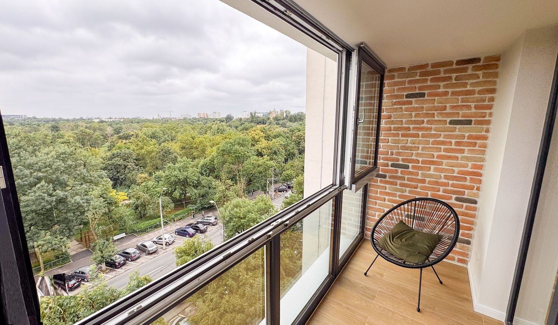 Apartament Luminos cu vedere panoramica la Parcul Tineretului. - Poză 1