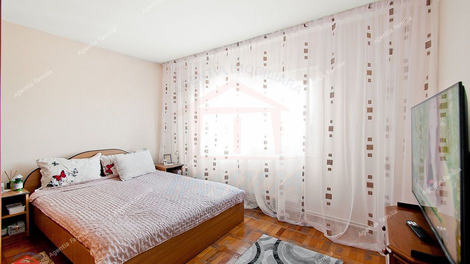 Vand/schimb apartament 4 camere, Micro 17, 98 mp, 120.000 EURO - Poză 3