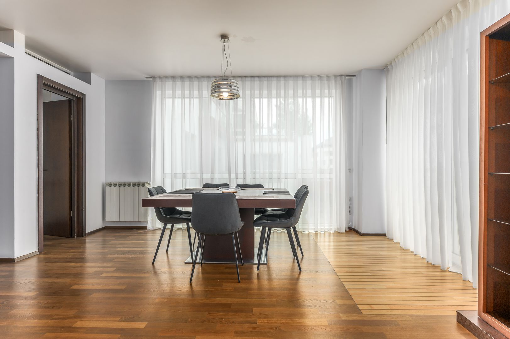 4 camere| semineu| piscina interioara | sauna | sala de sport| parcare - Poză 5