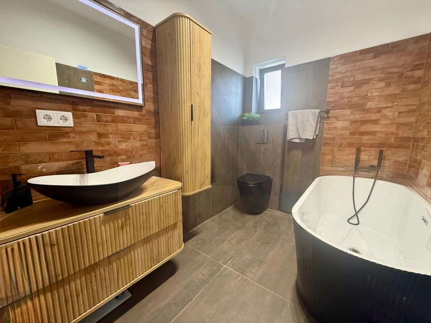 Casa individuala premium 145 mp utili pe un nivel teren 500 mp in Sadu - Poză 9