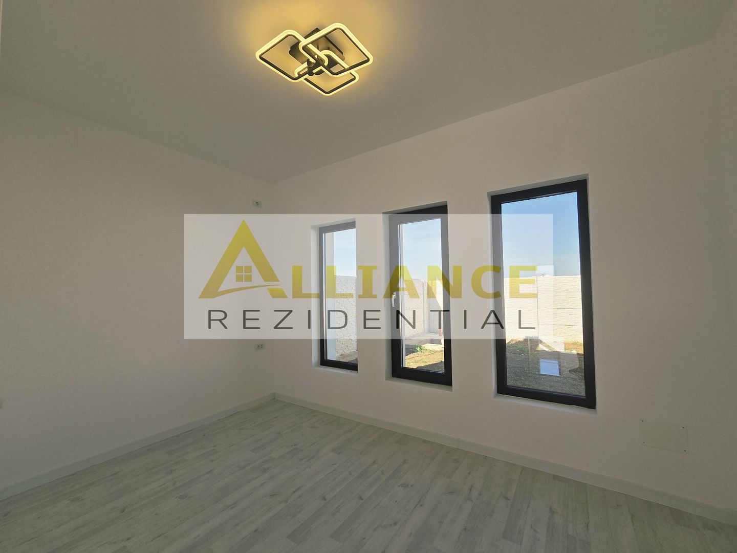 Casa parter-placa de beton-pod-beci-cartierul nou - Poză 8