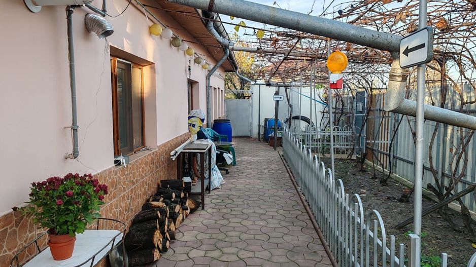 CASA IN POPESTI LEORDENI, RENOVATA, CURTE, MOBILAT-UTILATA - Poză 2