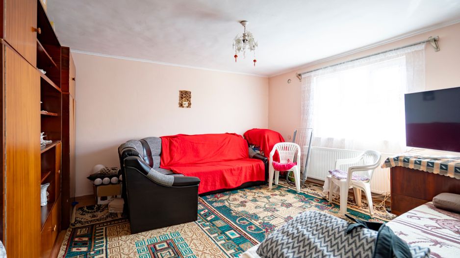 Casa de vanzare cu 2 camere si teren 1068 mp zona Renașterii - Poză 4