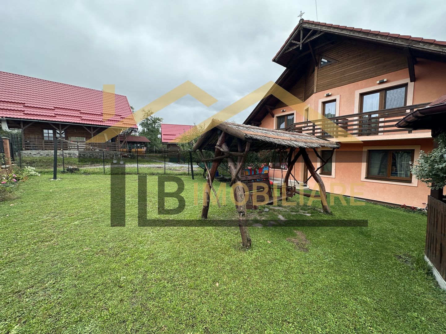 Vila cu 8 camere de vanzare, teren 1580mp, Zona Praid - Poză 8