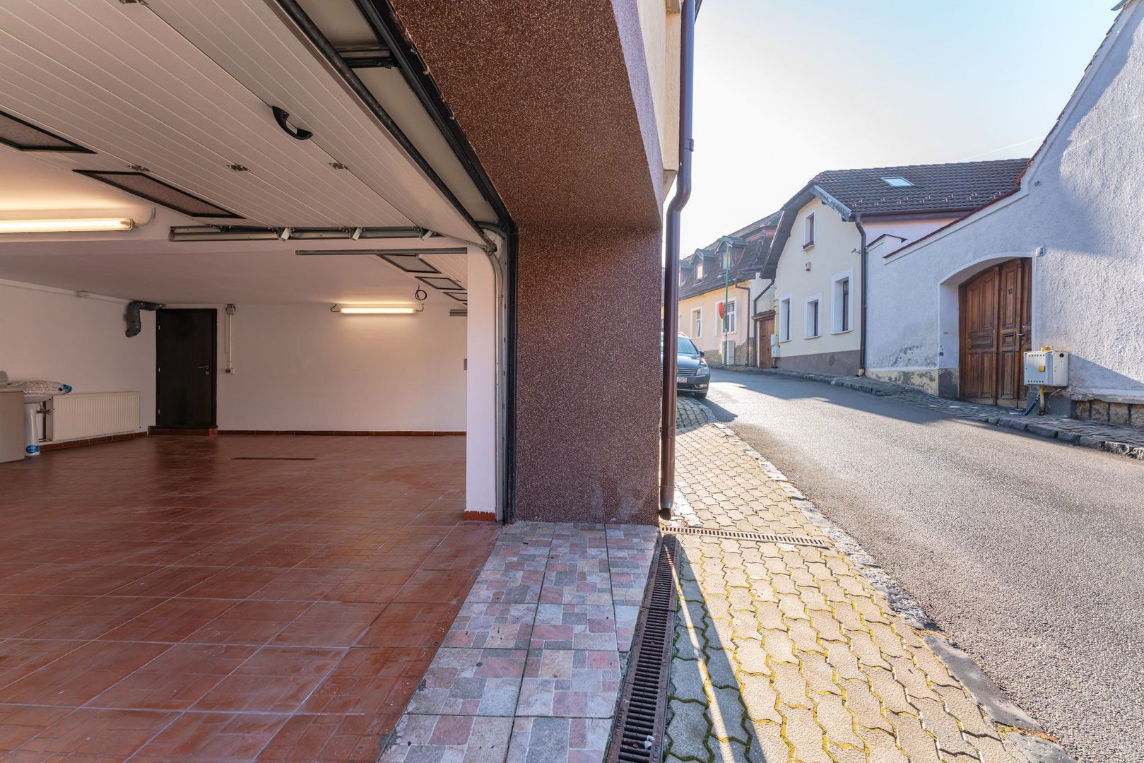 Casă modernă cu garaj și 4 dormitoare, aproape de Piața Sfatului - Poză 15