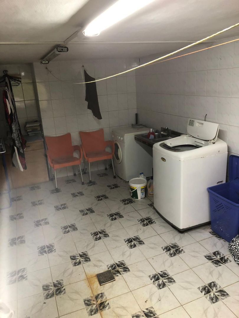 Vila Predeal 500 mp de renovat potential 6 apartamente 3 garaje - Poză 6