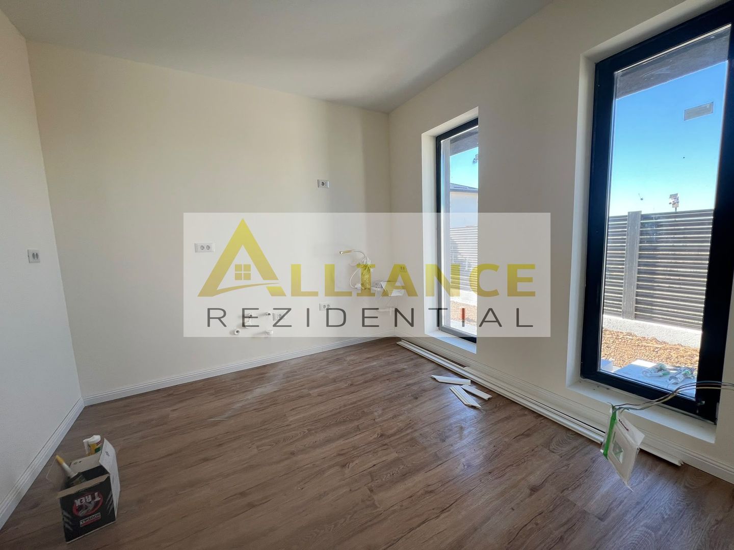 Casa Individuala - 4 camere - 300 MP TEREN-STR.MIORITA - Poză 8