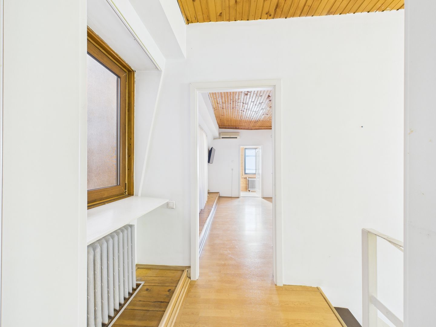 Casă / Vilă cocheta cu 3 camere - de vanzare - zona Basarab - Poză 21