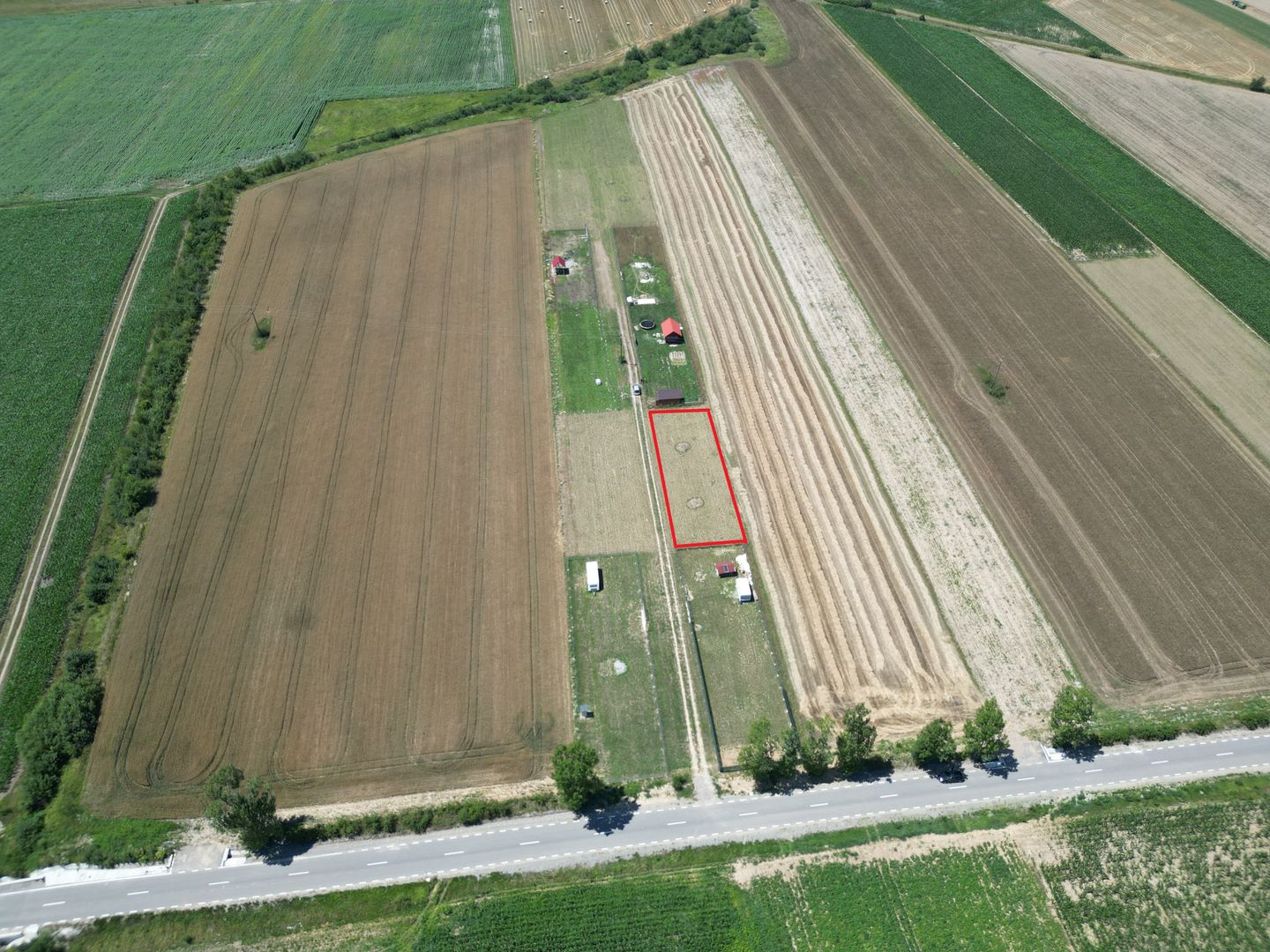 Teren intravilan 710 M²  împrejmuit com. Reci Covasna - Poză 3