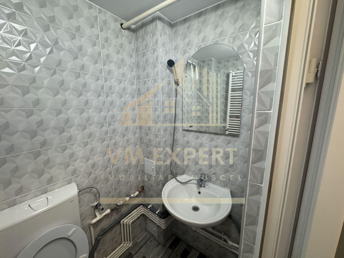 SPAȚU COMERCIAL 34 MP CAMPULUNG VIZAVI DE CENTRU MEDICAL CLUBUL SANATĂȚII - Poză 22