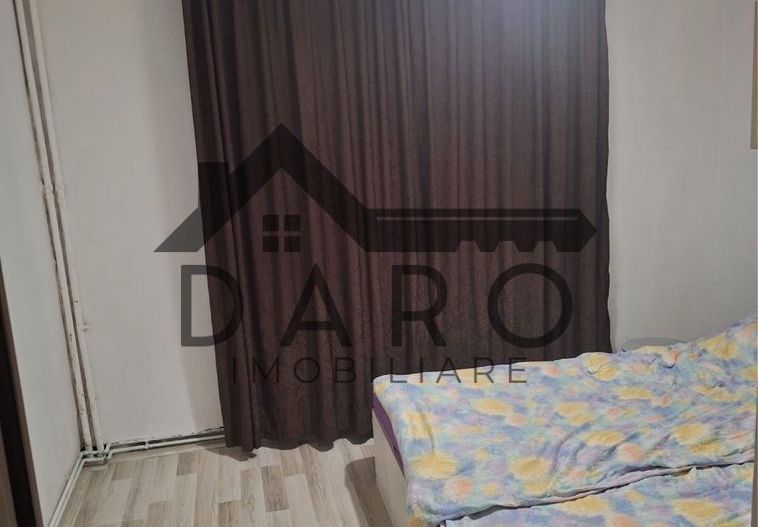 Vând apartament cu 3 camere zona Dâmbu Pietros aproape de bulevard . - Poză 2