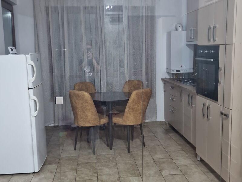 AP. 2 CAMERE CARTIERUL SOLAR, LOC PARCARE, CENTRALA, BUCATARIE INCHISA - Poză 3