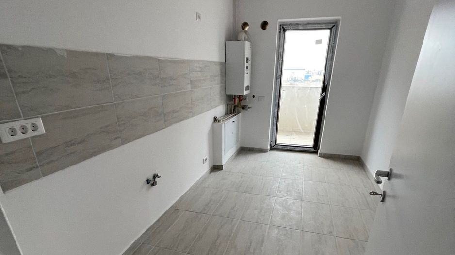 Apartament NOU 3 camere - Loc de parcare si boxa inclusa in pret - Poză 2