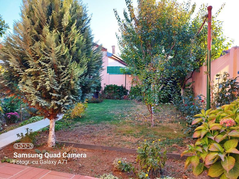 Casa cu 4 camere in zona Armatei Romane - Poză 4