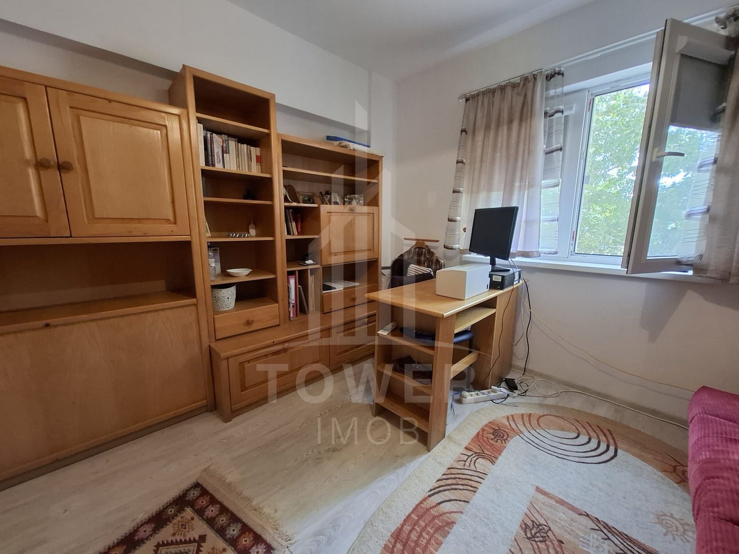 Apartament 4 camere -etaj 1, zona V. Aron - Poză 9