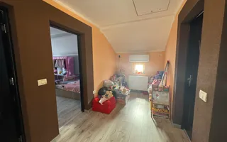 Casa Individuala Sanmihaiu Roman,P+M,4 Camere,2 Bai,Panouri Solare,Carport Auto - Poză 12