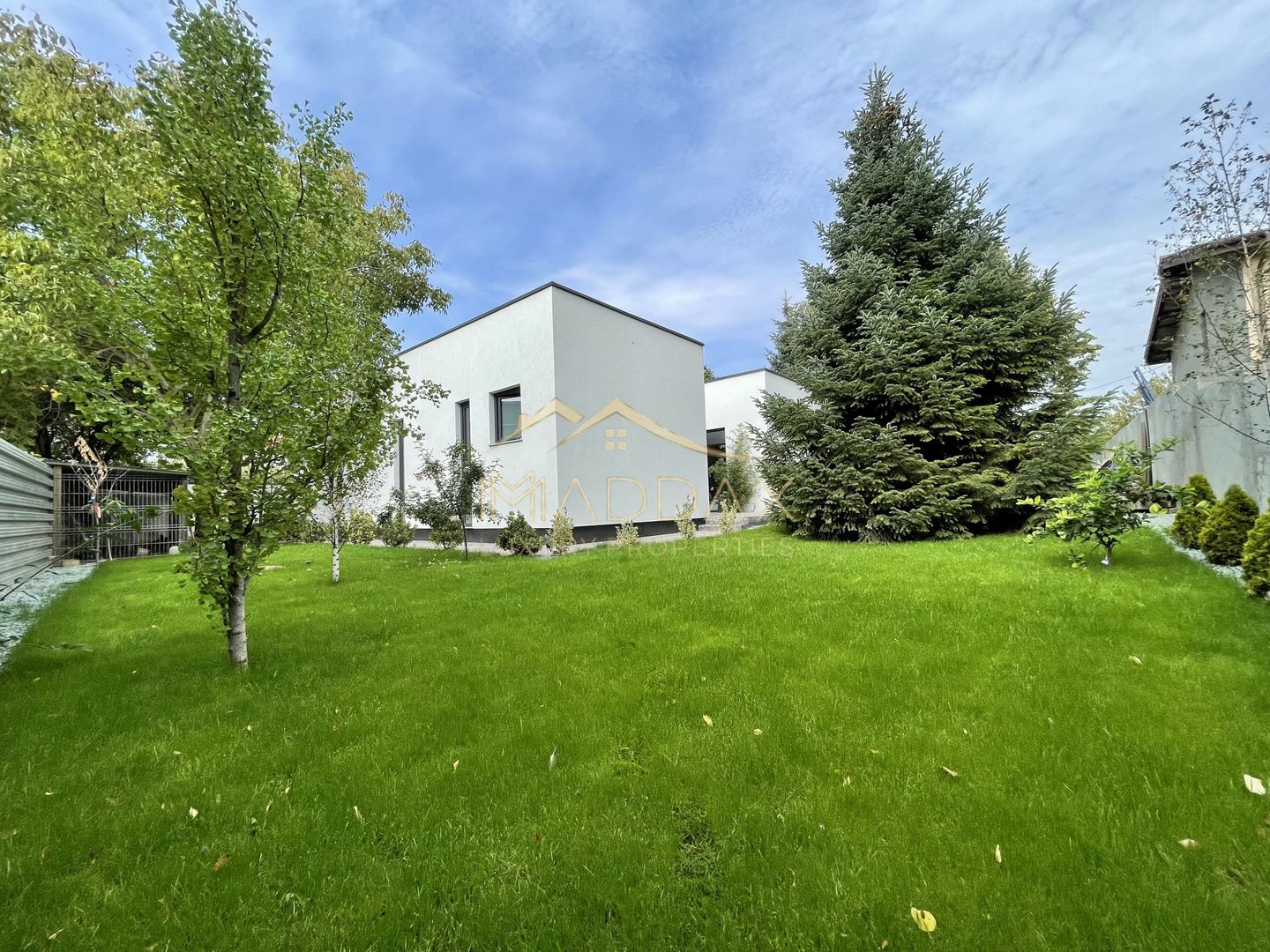 Vila cu 5 camere // * 565 mp gradina* // Tunari - Poză 1