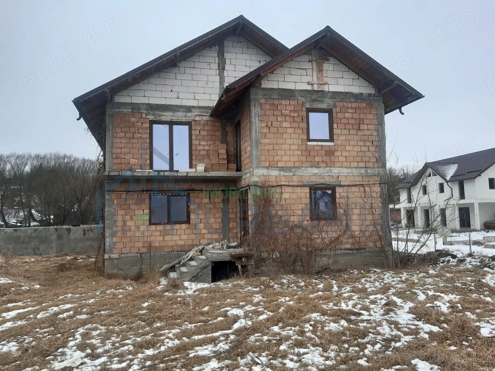Casă spațioasă cu parter și etaj, 220 mp utili, în Pascani, judetul Iasi - Poză 2