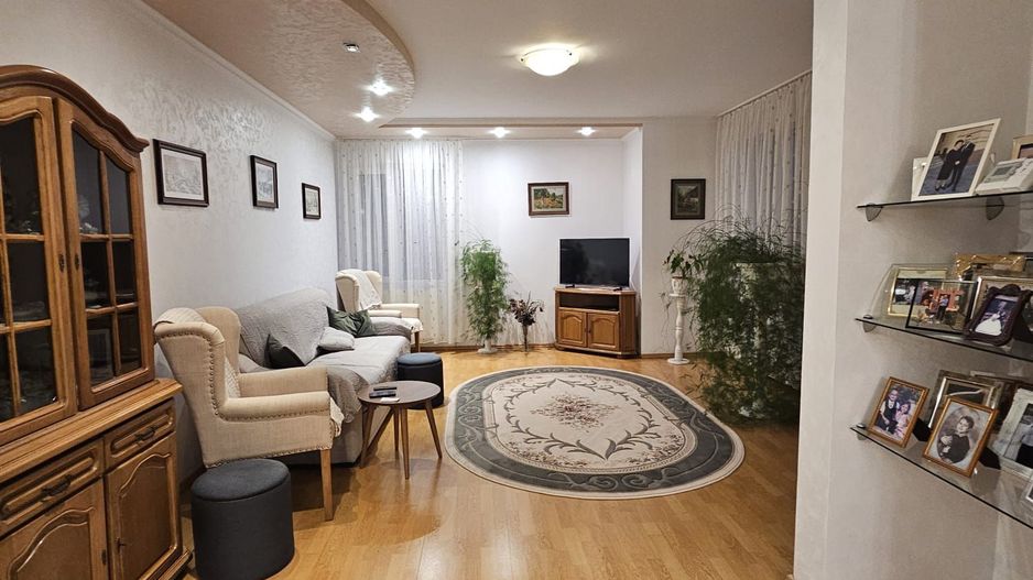 Vila  Oradea zona Iorga 420 mp ,teren 2000 ml - Poză 5