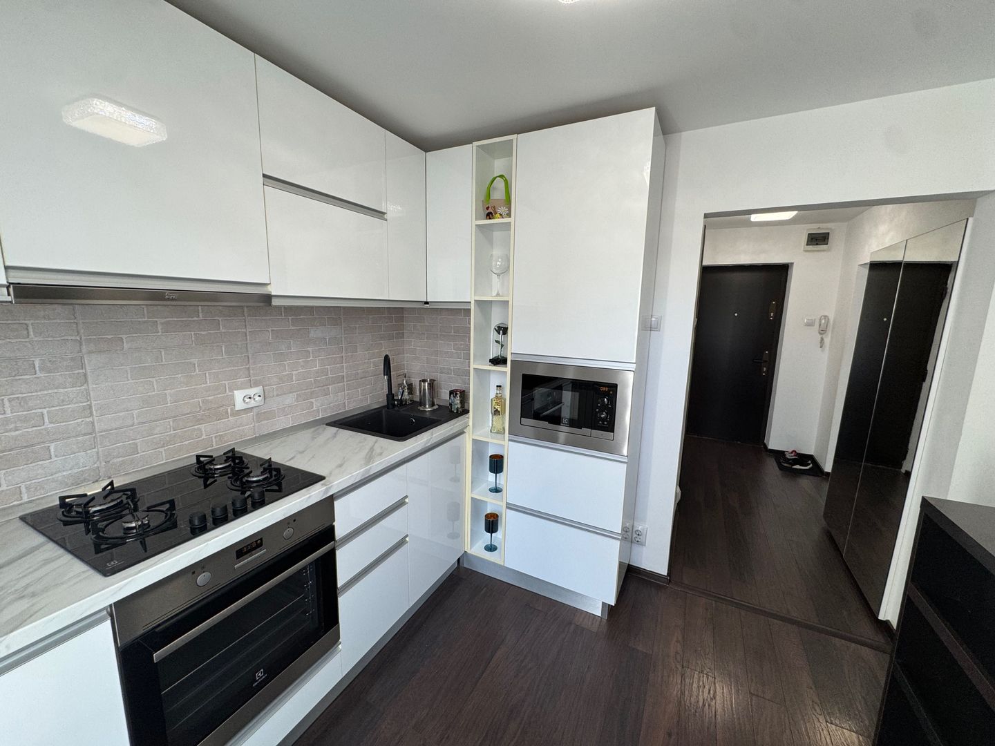 Închiriez garsonieră modernă, Decebal - Piața Muncii - Poză 4