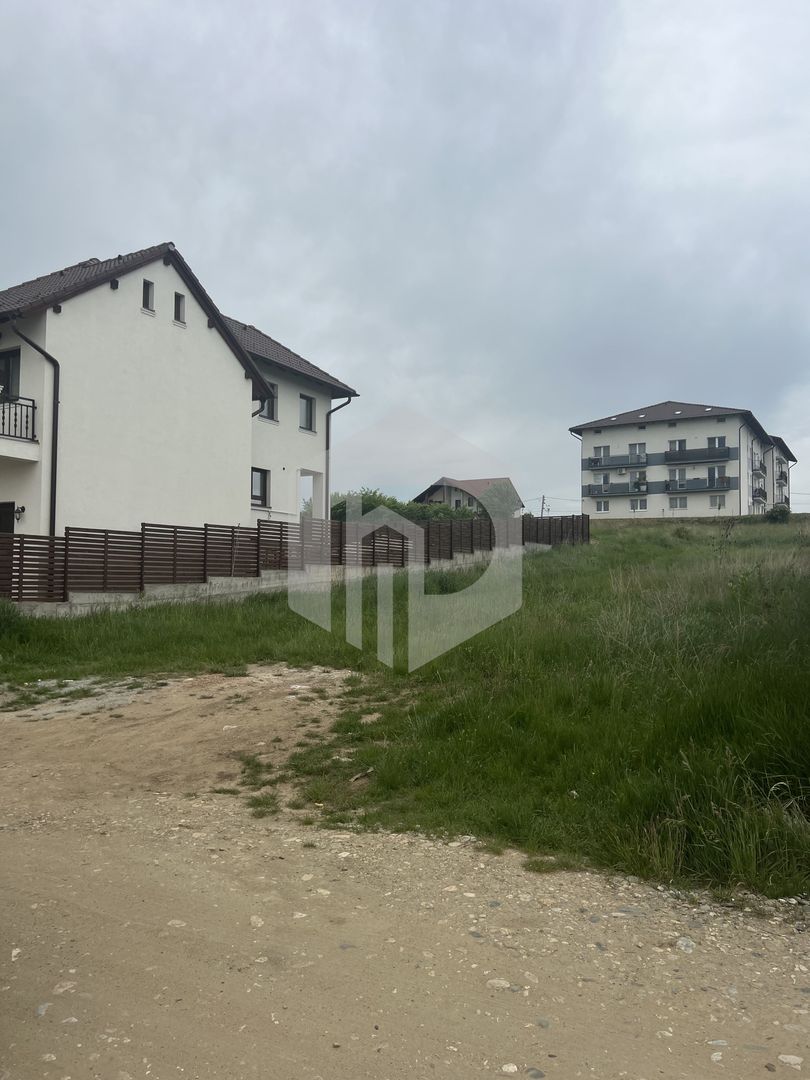 Teren intravilan pe Calea Cisnadiei-600 mp-2 fronturi - Poză 2