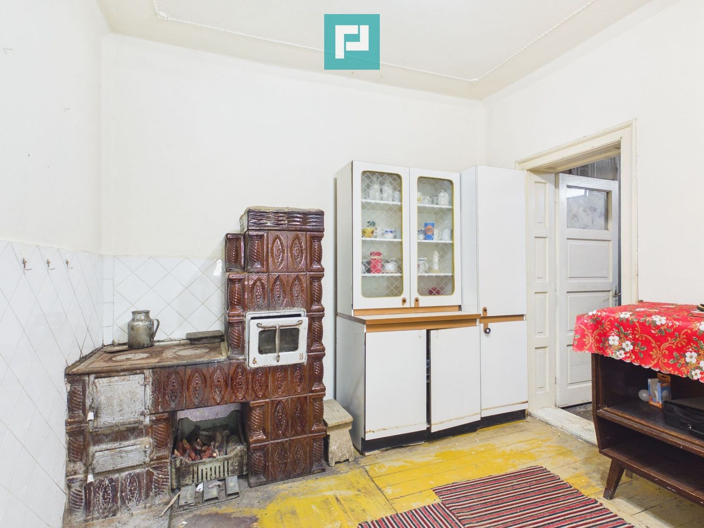 Casă cu 4 camere și teren de 2880 mp în Fiscut - Poză 6