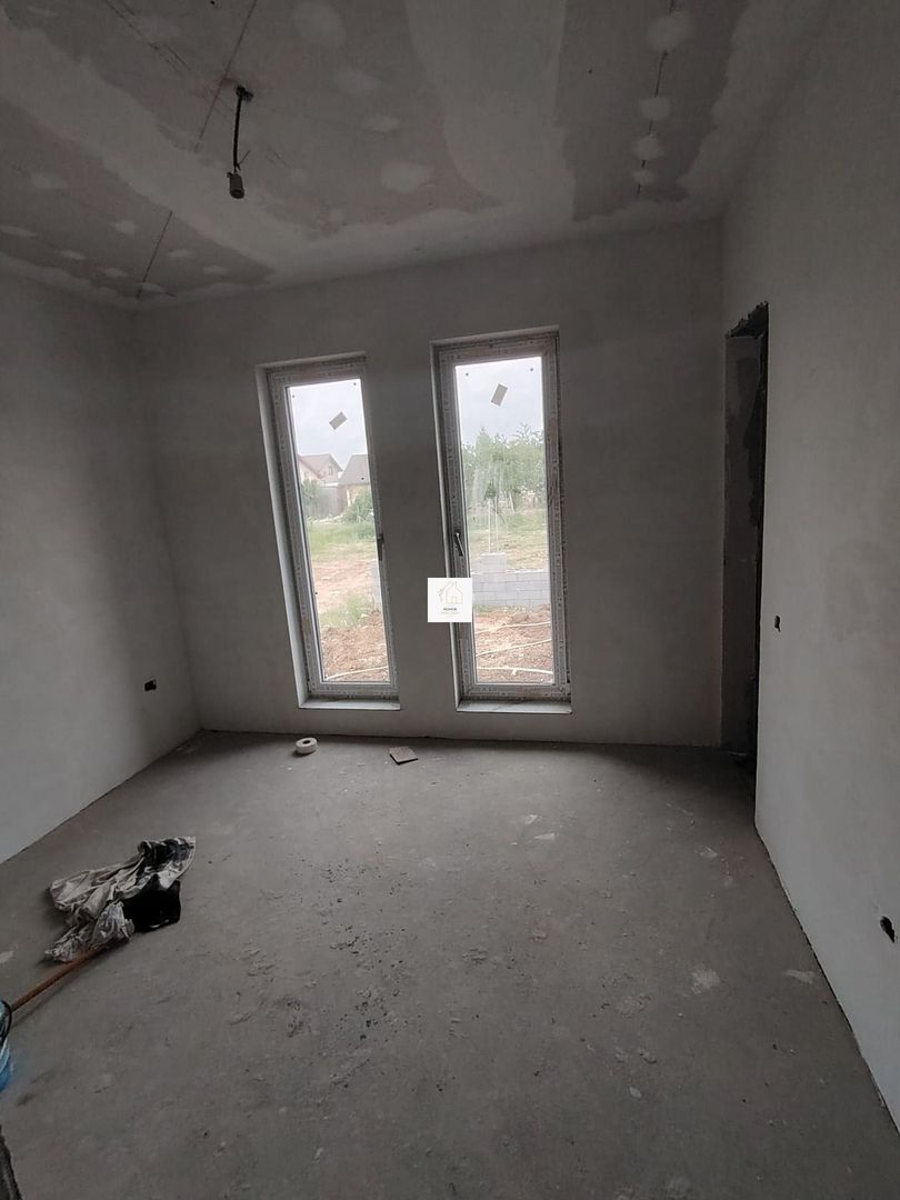 Casa 4 camere Crevedia - Poză 4