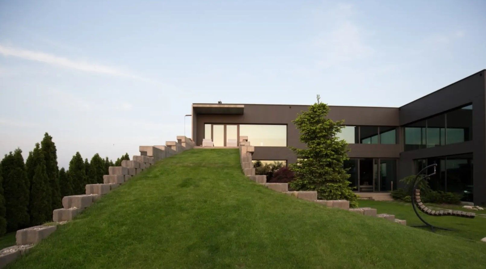 Proprietate unica de vanzare cu 3 corpuri de clădire - Poză 3