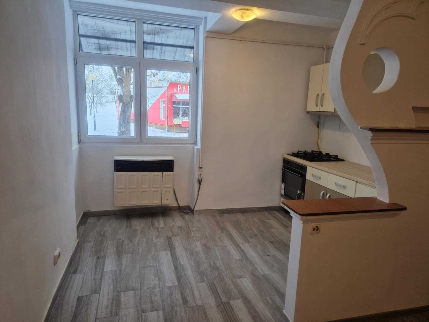 BRASADAS vinde garsoniera 24 mp. Ostrovului la PARTER. - Poză 3