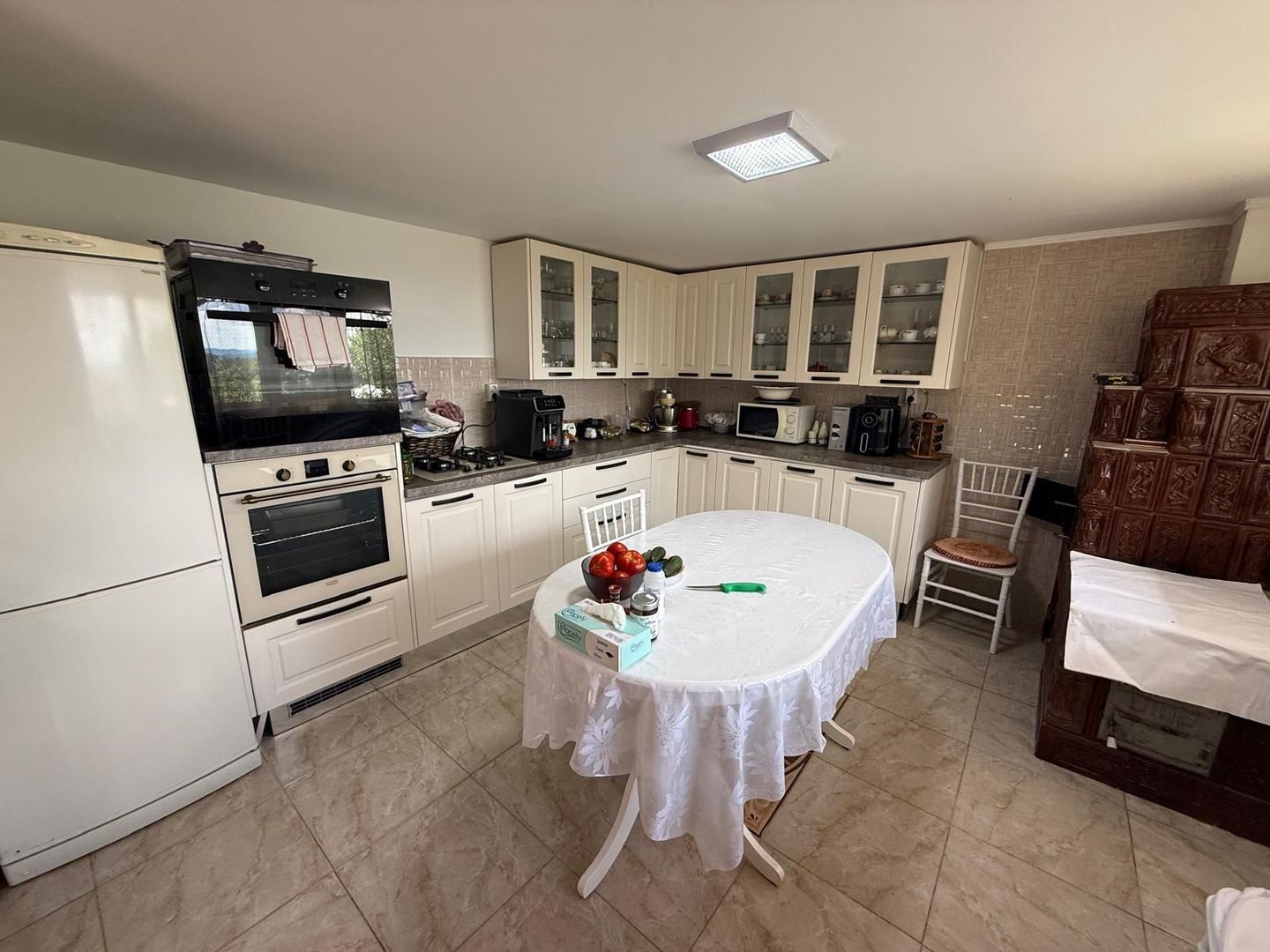 Vila S+P+1,+ garaj inchis + terasa si teren intravilan 6300 mp - Poză 12