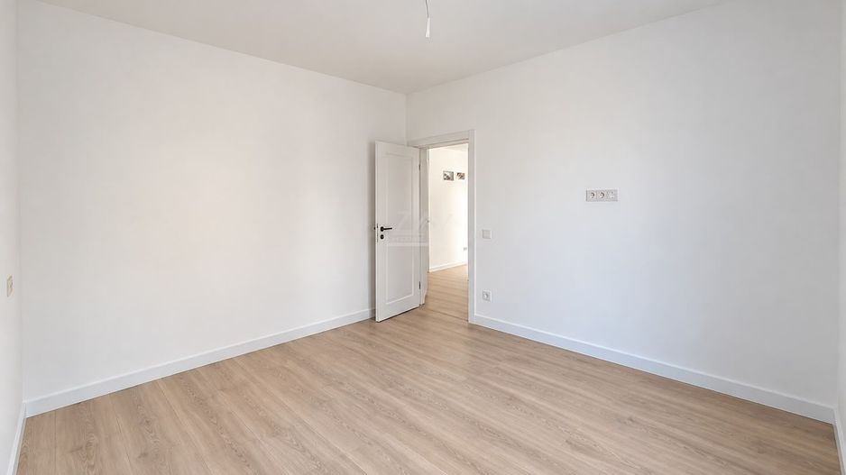 Apartament nou etaj 1 zona Eso. Lift. Finisaje premium. Loc de parcare. - Poză 3