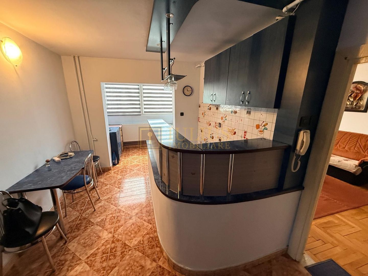 2 camere| Soarelui-langa Uranus Plaza| centrala proprie| zona linistita| - Poză 6
