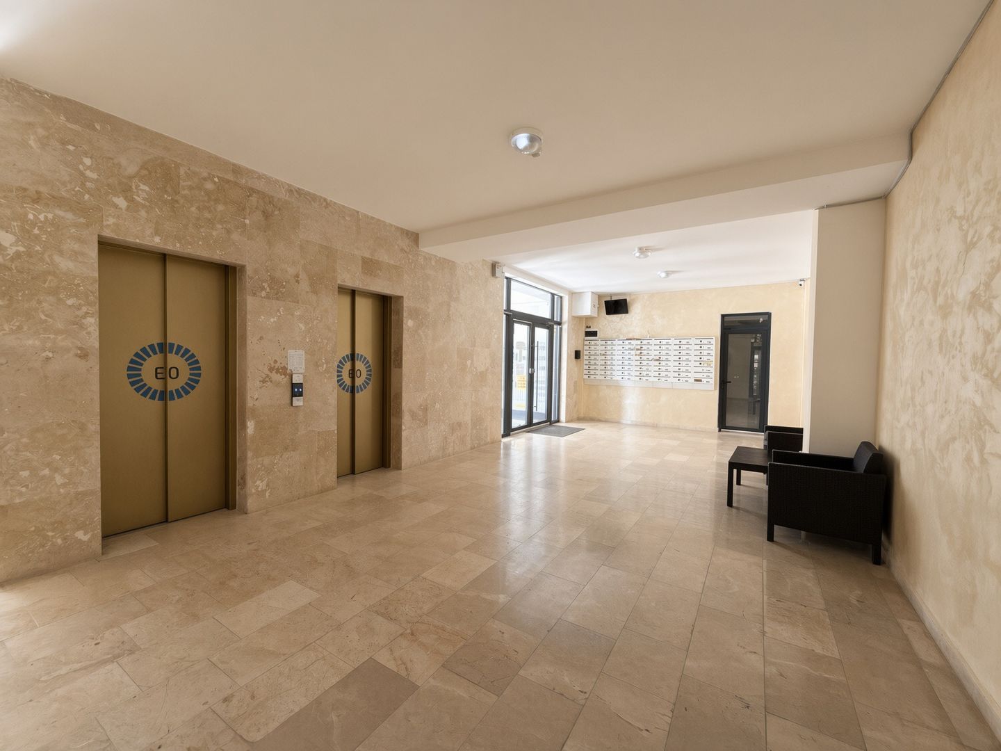 3 camere  langa plaja cu parcare | terasa si vedere la mare - Poză 9