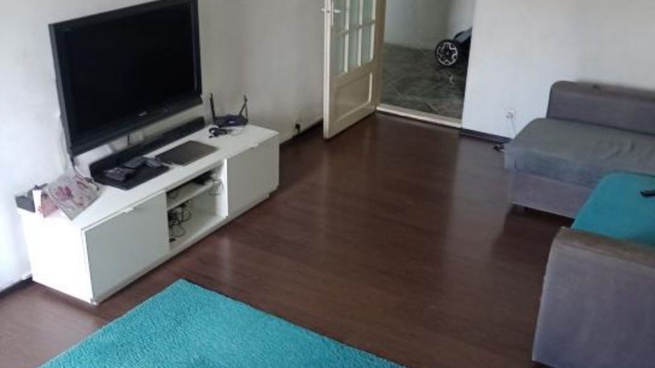 4camere decomandat ,3balcoane , stradal - Poză 2