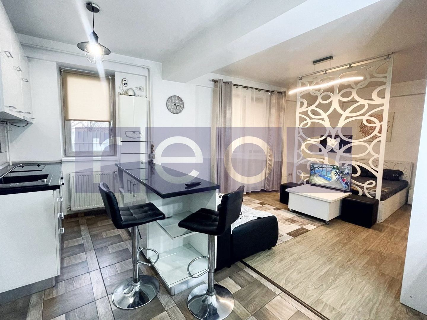 VANZARE GARSONIERA MODERNA | MOBILATA & UTILATA | 33 MP | LOCUIT SAU INVESTITIE - Poză 1