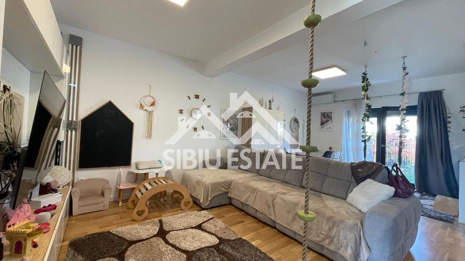Duplex elegant cu 5 camere, 2 bai, curte in Cristian - Poză 28