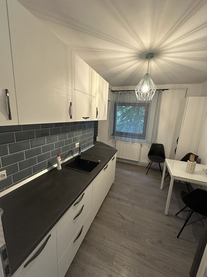 Apartament 3 camere  renovat in zona Lipovei - Poză 19