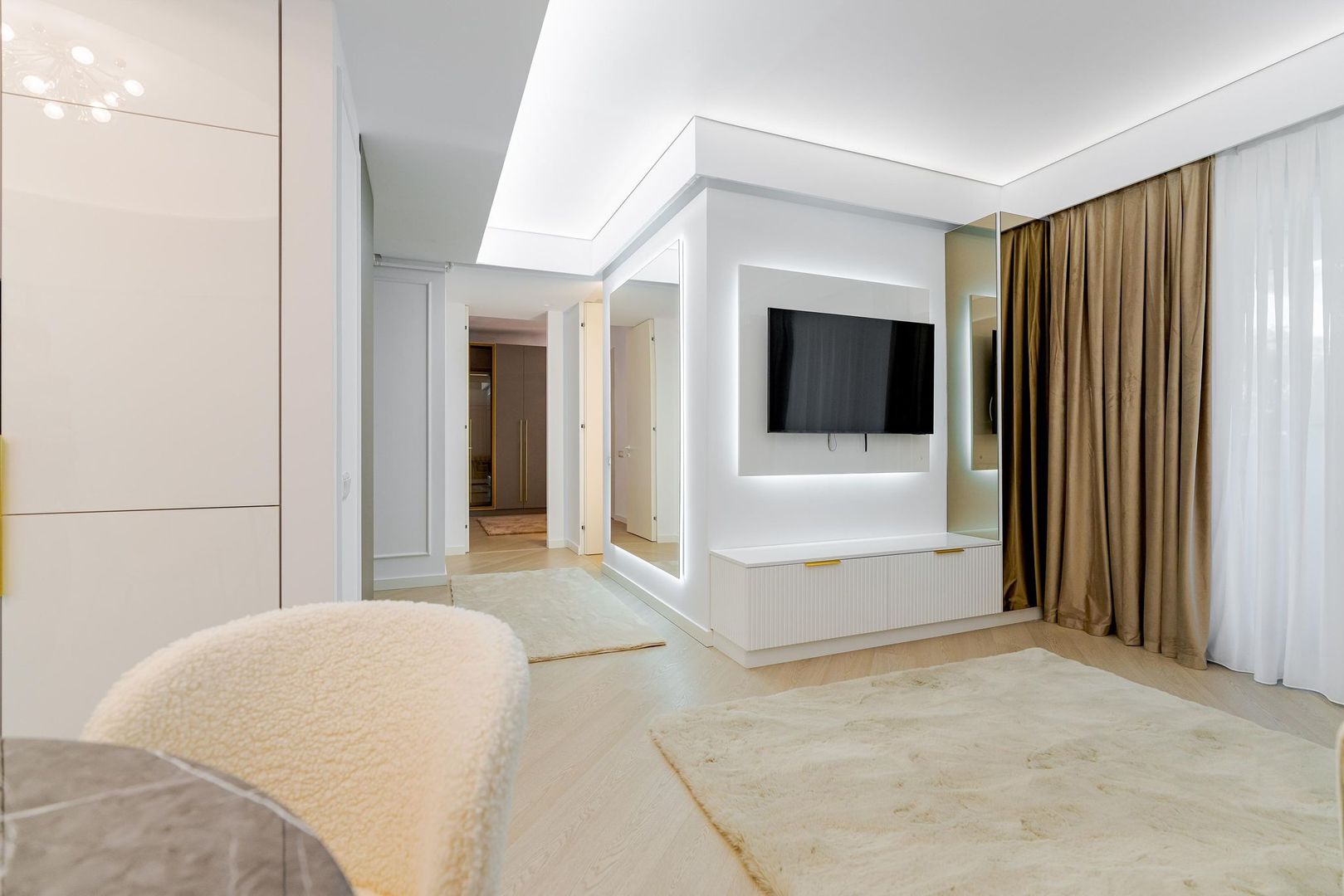 INCHIRIERE APARTAMENT 3 CAMERE CORTINA NORTH PARCARE INCLUSA - Poză 2