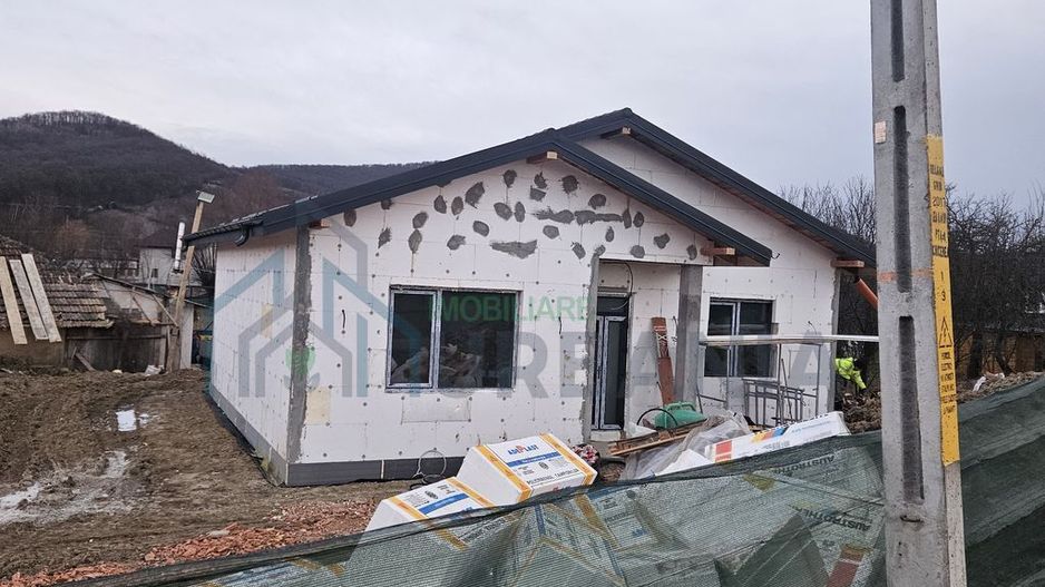 Casă nouă cu 3 camere, teren de 450 mp - Poză 2