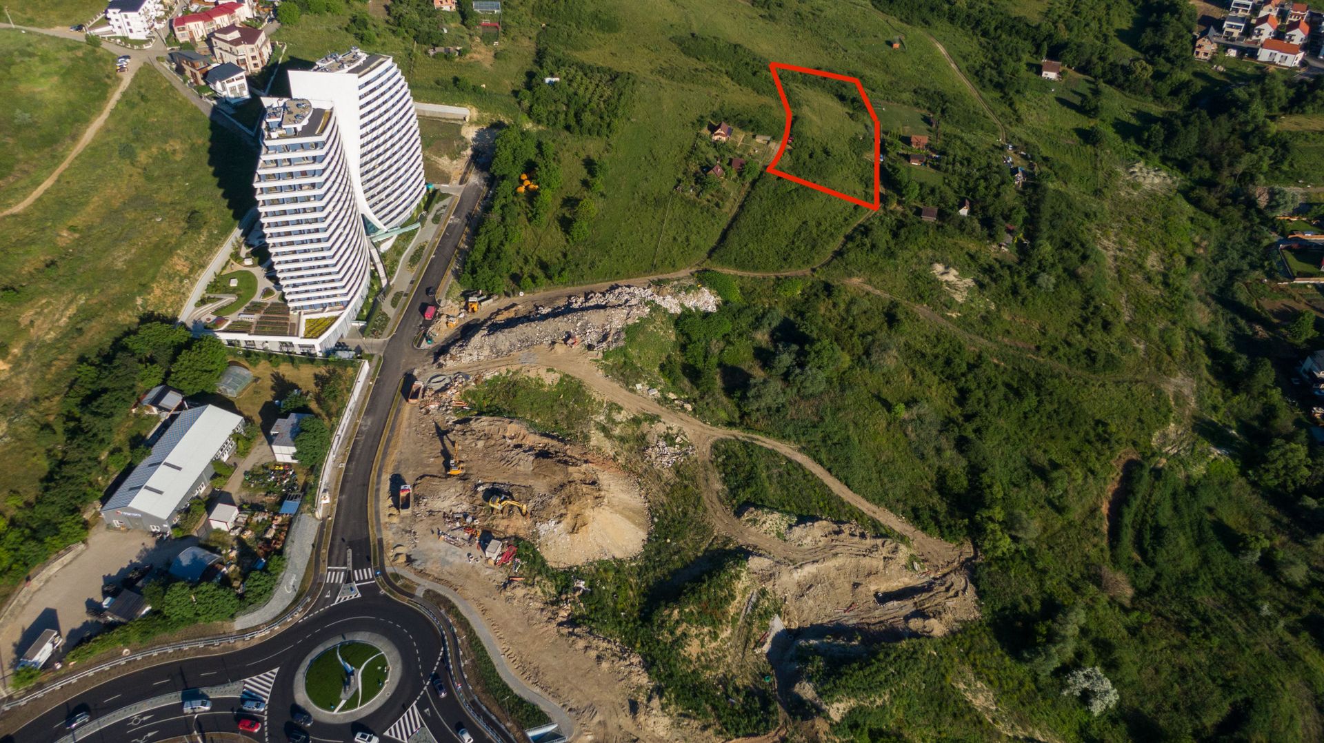 Teren construibil 4.000 mp, strada Frunzișului, lângă Wings - Poză 3