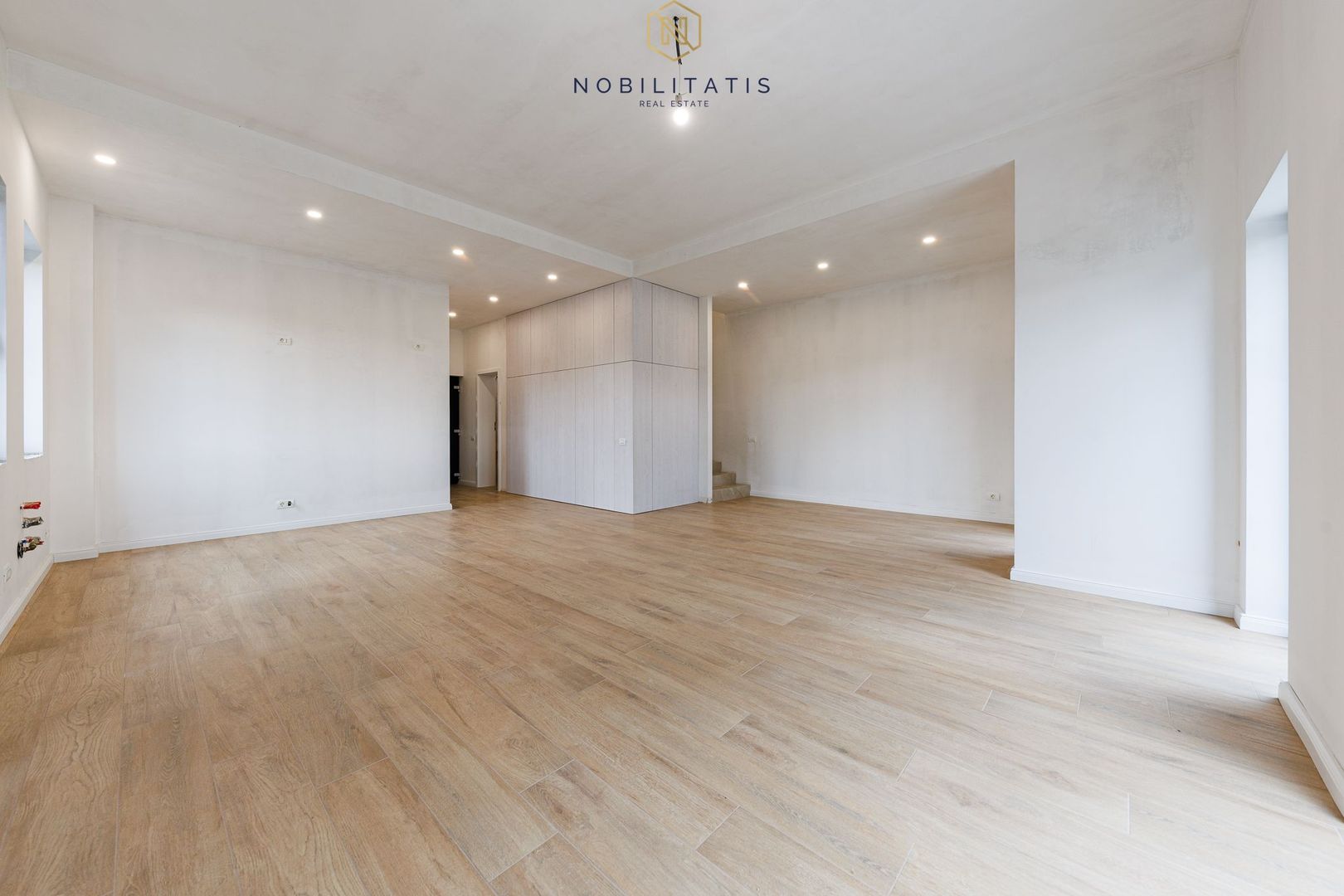 Duplex de vanzare la liziera padurii - 130 mp, 4 bai & 4 dormitoare - Poză 37