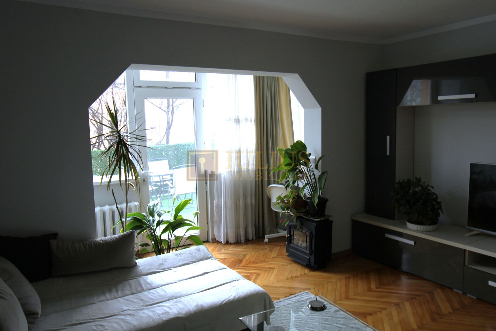 3 camere decomandat terasa generoasa cu vedere spre curte , locatie linistita - Poză 3