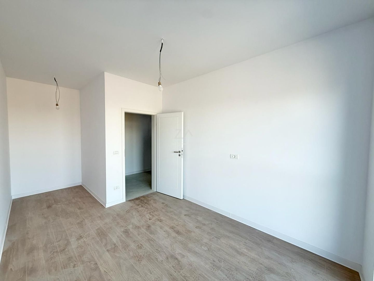 Bloc FINALIZAT la asfalt. Etaj 1. Decomandat. Disponibil imediat. - Poză 7