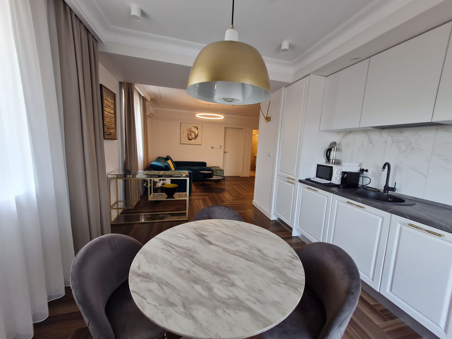 Elegantă și prestanță - Poză 16