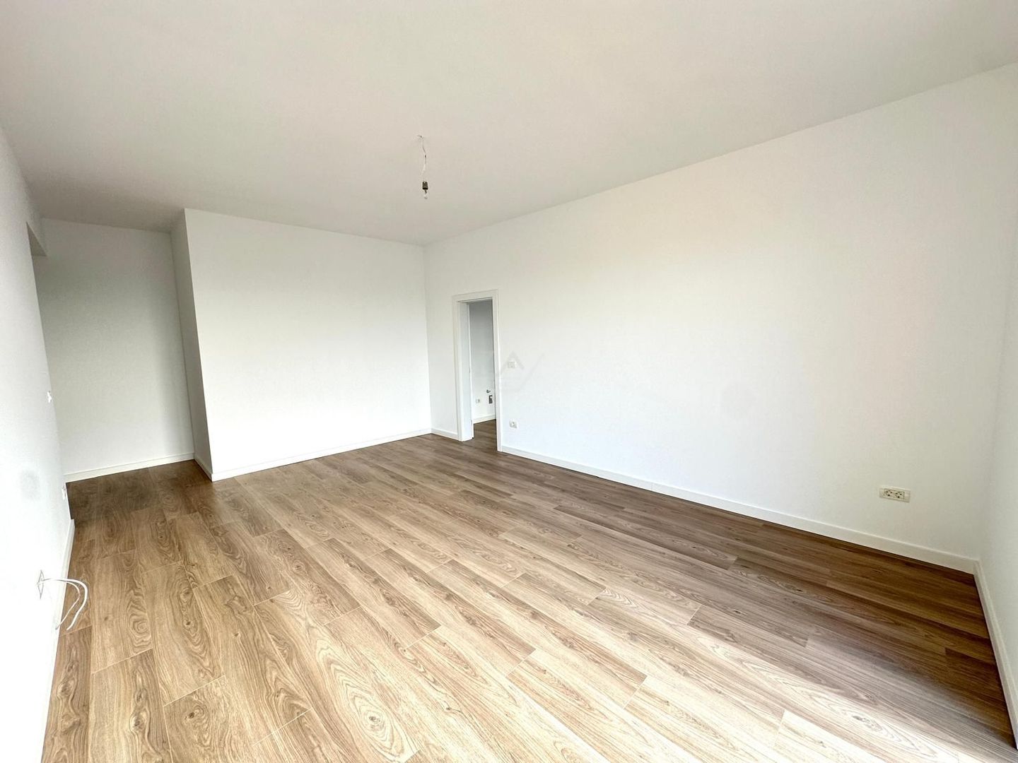 Bloc finalizat. Lift. Decomandat. Loc parcare. - Poză 3