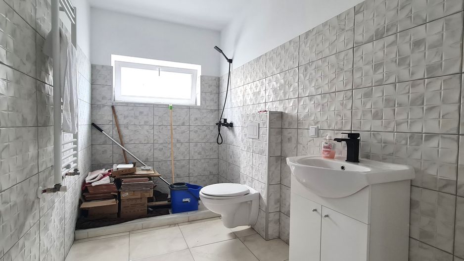 Casa 4 camere (nemobilata, neutilata) cartier Izvor Tarlungeni Brasov - Poză 8