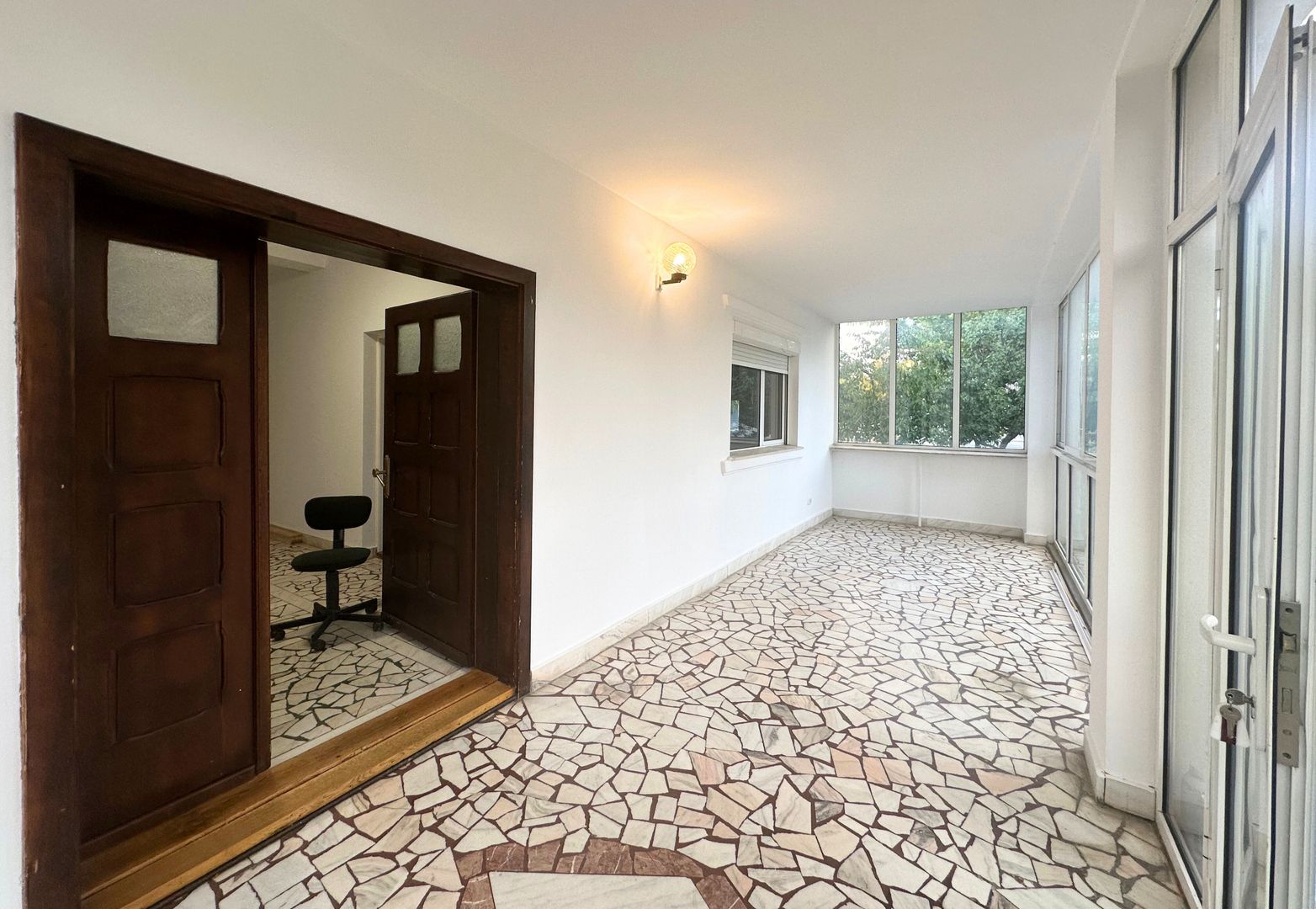 Oferim spre închiriere o proprietate de excepție zona Sisesti - Poză 6